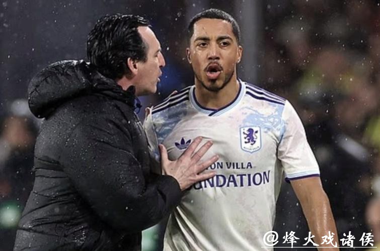 “你是我儿子” 争议一幕：54岁英超名帅怒推球员+拒拥抱 后者尴尬